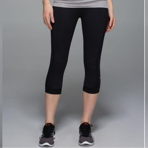 Lululemon Run For Days Crop in Black Luxtreme Women’s Size 6 - Picture 3 of 12